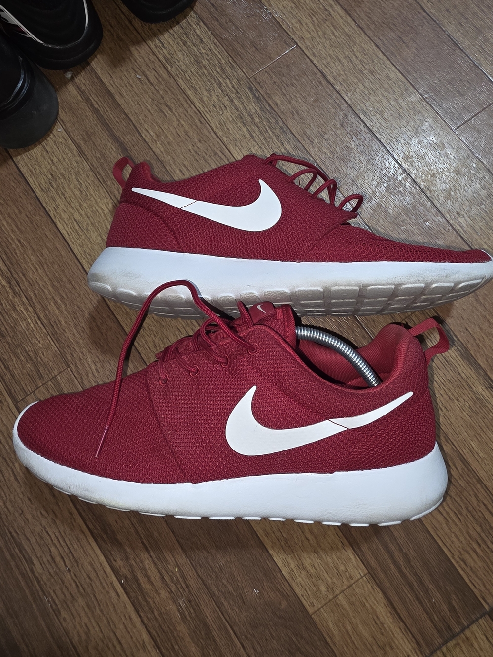 Nike Men's Red Roshe One Lightweight Sneaker No Box